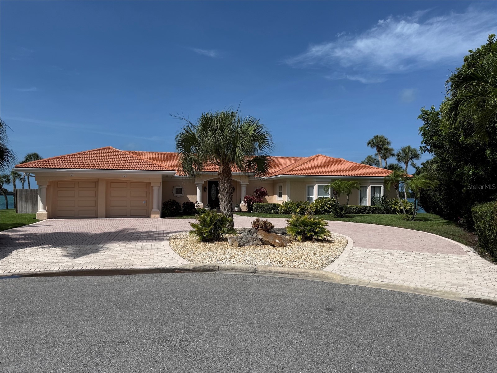 376 W Royal Flamingo Drive Sarasota FL 34236 A4694844 image1