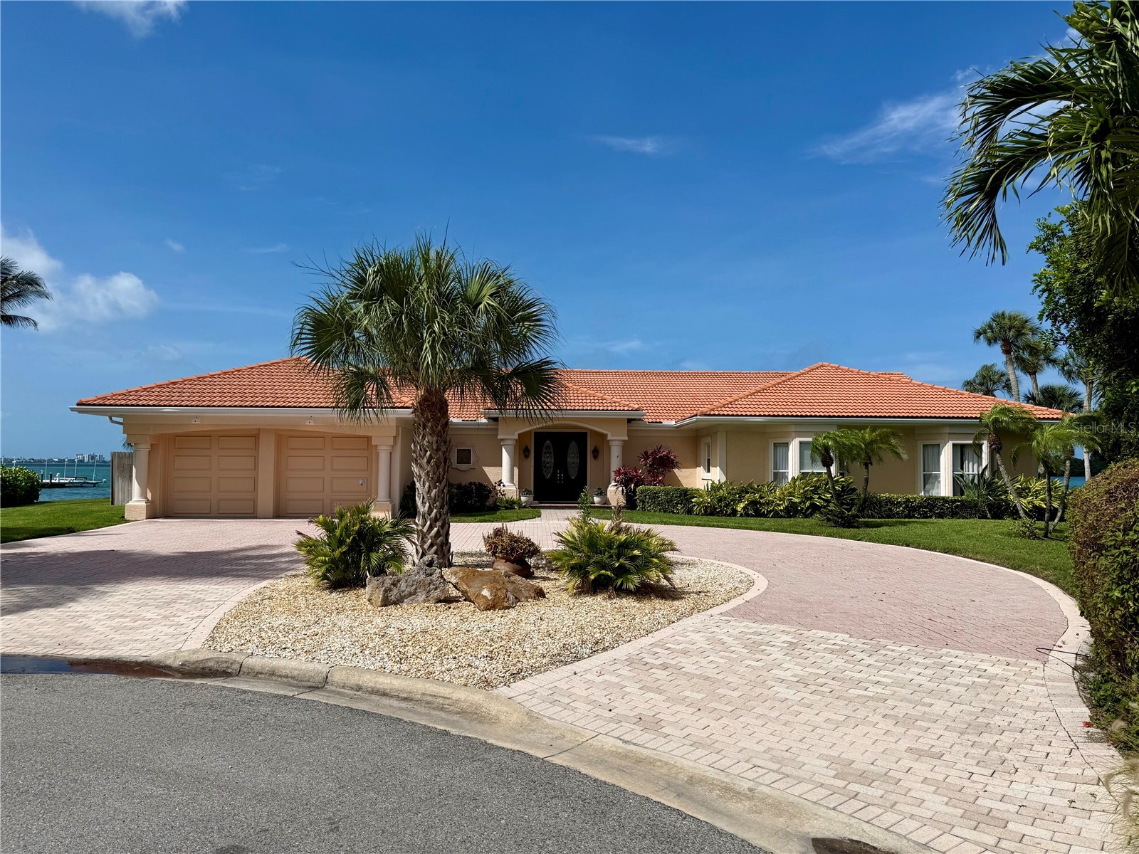 376 W Royal Flamingo Drive Sarasota FL 34236 A4694844 image3
