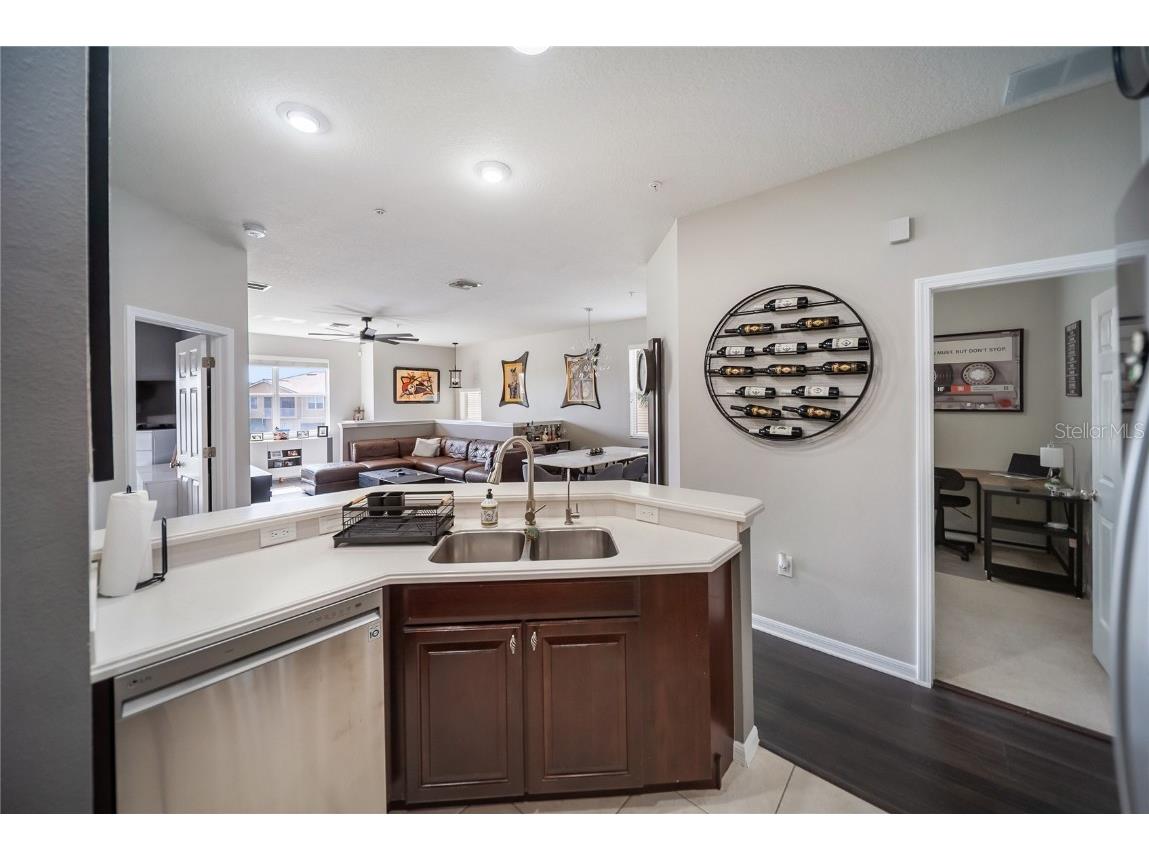 3760 Parkridge Circle #23-204 Sarasota FL 34243 A4674270 image16