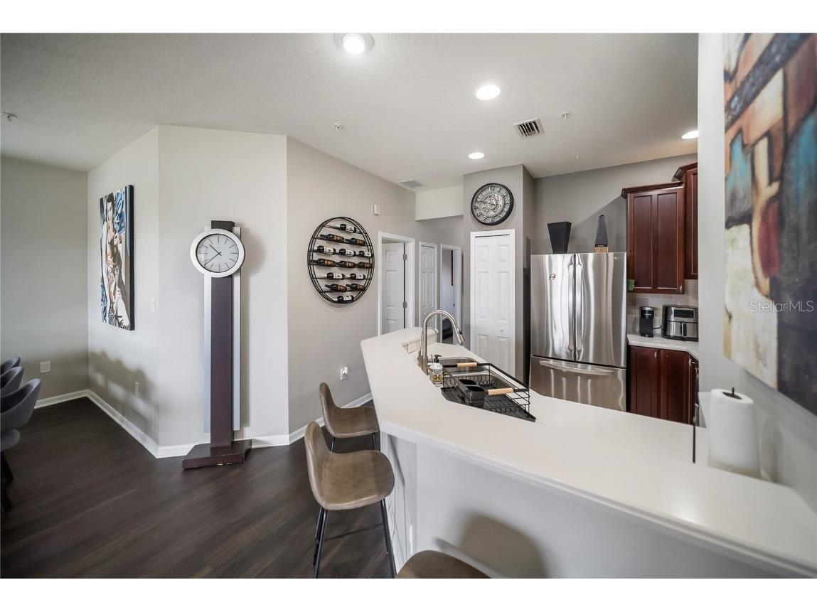 3760 Parkridge Circle #23-204 Sarasota FL 34243 A4674270 image4