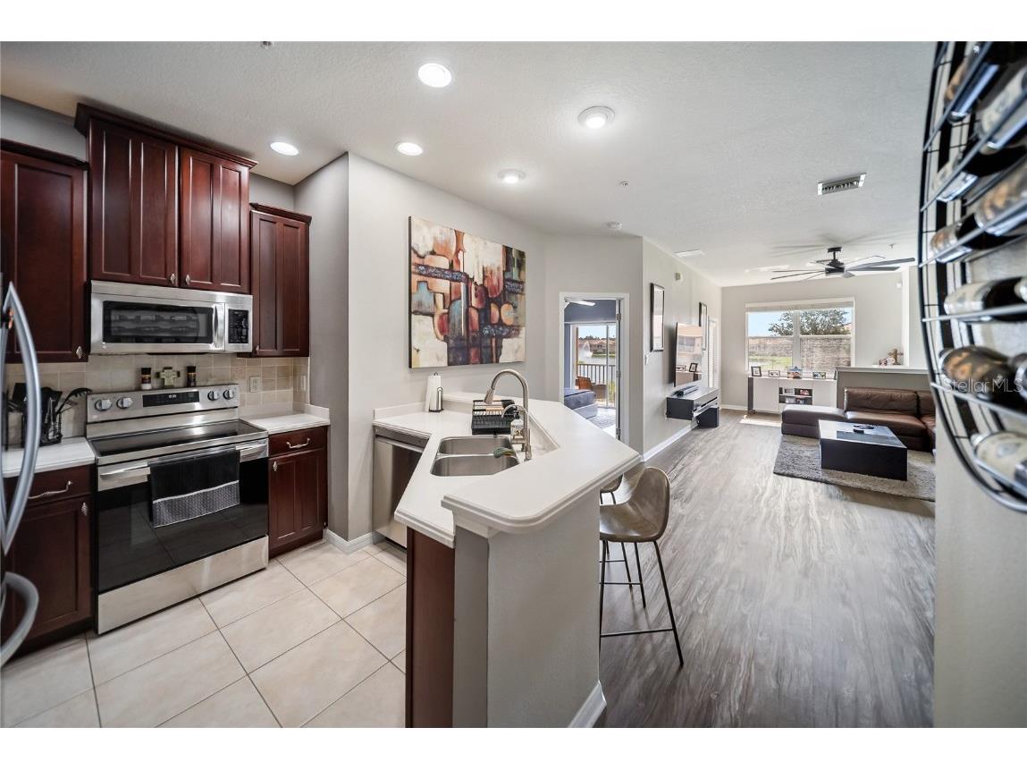 3760 Parkridge Circle #23-204 Sarasota FL 34243 A4674270 image5