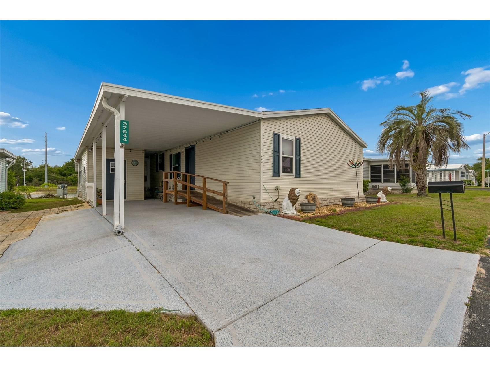 37644 Pinata Avenue Zephyrhills FL 33541 TB8498043 image1