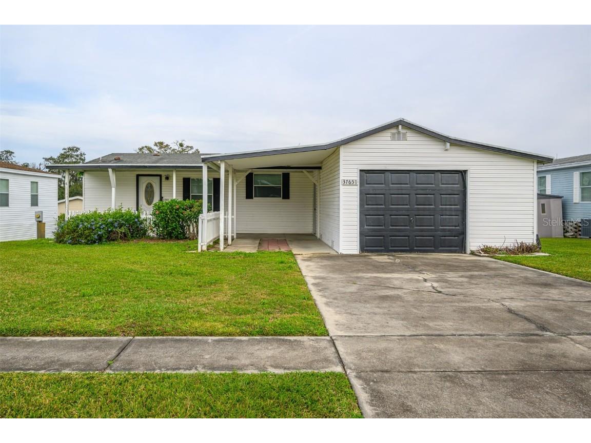 37651 Newport Drive Zephyrhills FL 33542 T3498233 image1