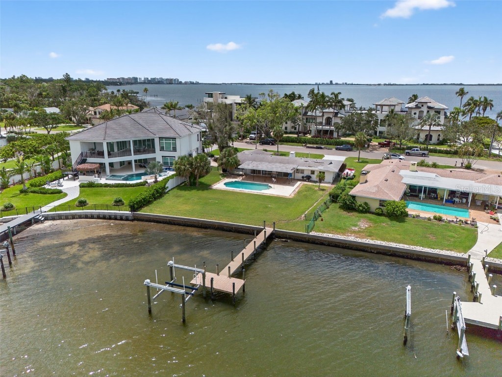 377 S Shore Drive Sarasota FL 34234 - SARASOTA BAY A4662448 image4