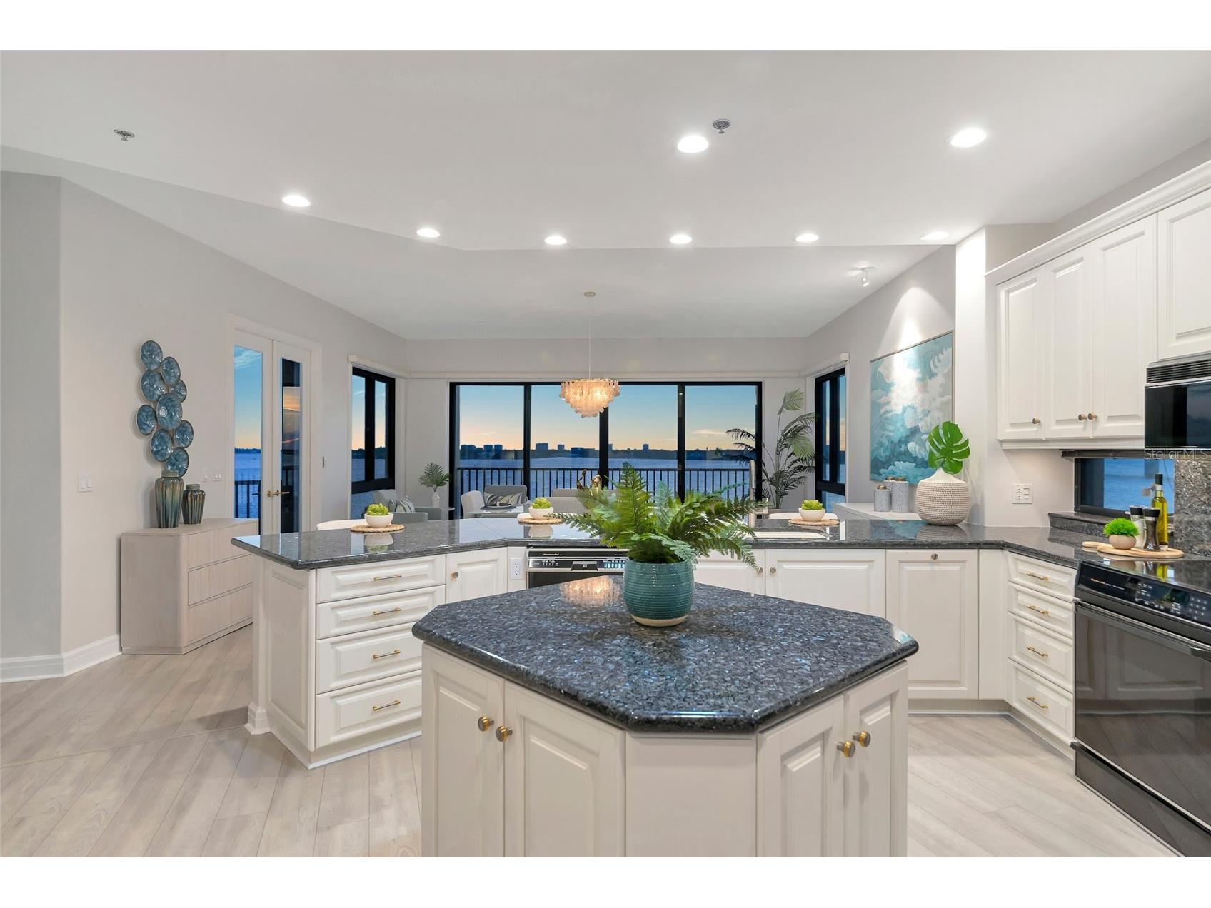 378 Golden Gate Point #6 Sarasota FL 34236 - SARASOTA BAY TB8464308 image10