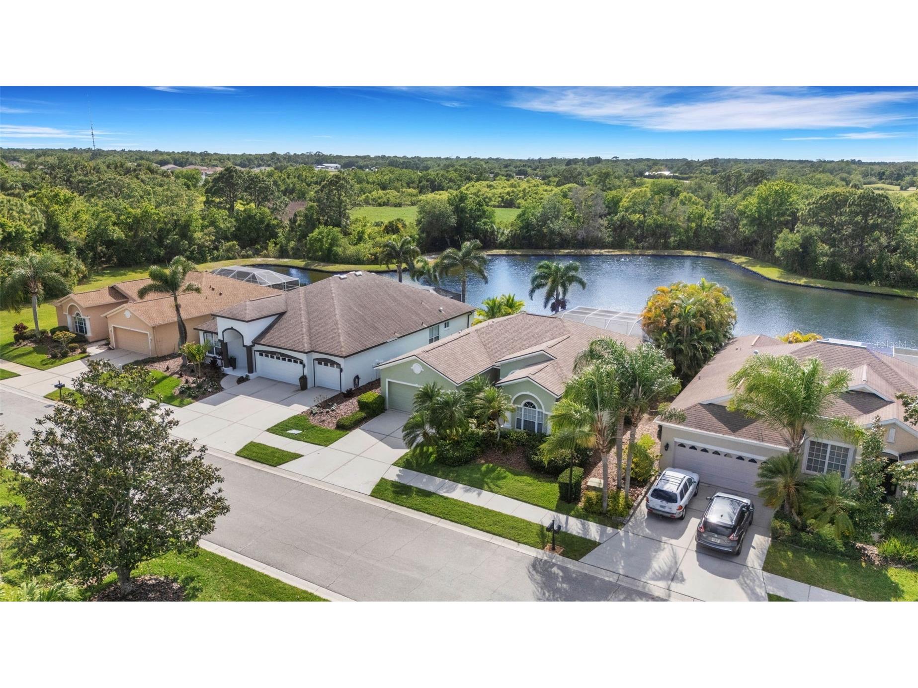 378 Londonderry Drive Sarasota FL 34240 A4689874 image2