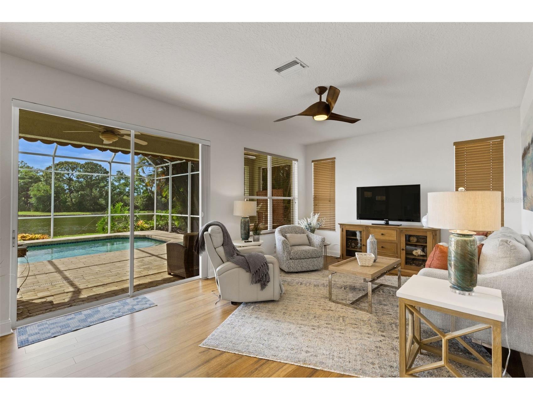 378 Londonderry Drive Sarasota FL 34240 A4689874 image7