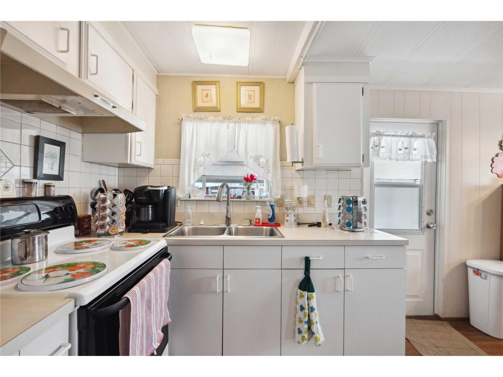 37827 Mission Hills Avenue Zephyrhills FL 33541 TB8485903 image8