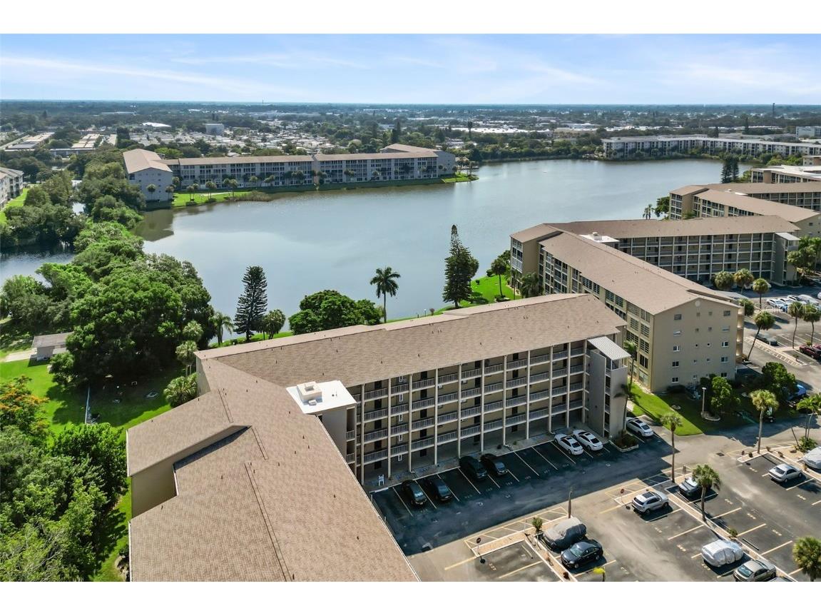 3796 Lake Bayshore Drive #BLDG K - 529 Bradenton FL 34205 A4620561 image1