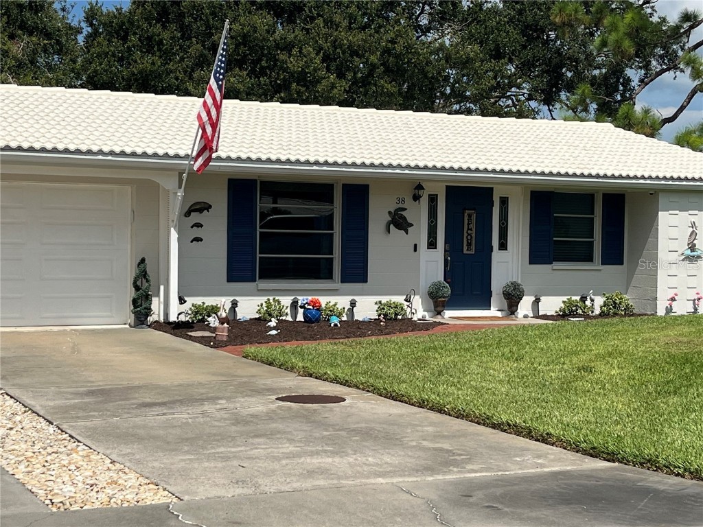 38 Oakwood Drive N #38 Englewood FL 34223 - FORKED CREEK N6128122 image1