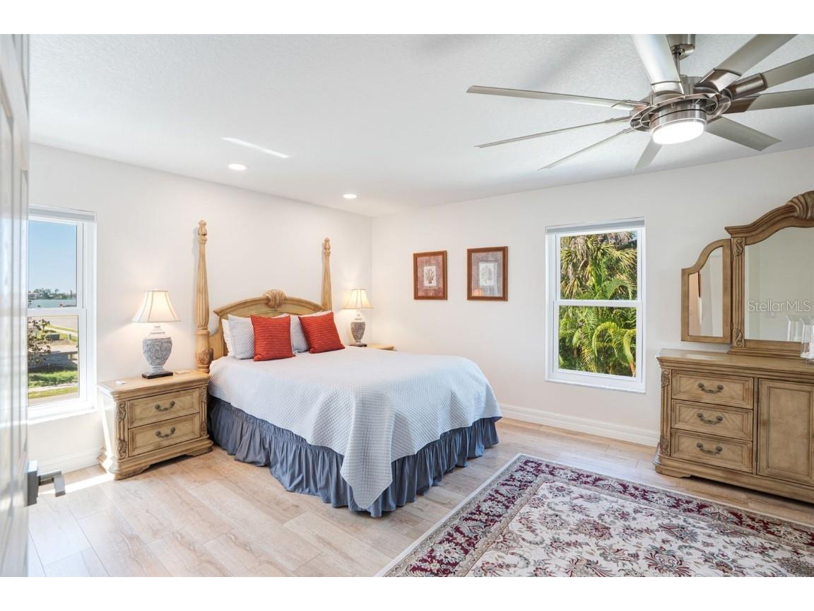 38 W Bay Street Osprey FL 34229 A4667010 image12