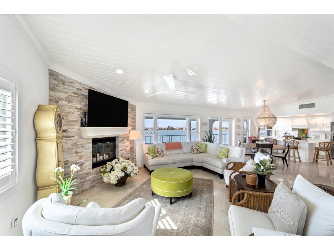 380 8th Avenue N #7 Tierra Verde FL 33715 - PASS-A-GRILLE CHANNEL U8225816 image1