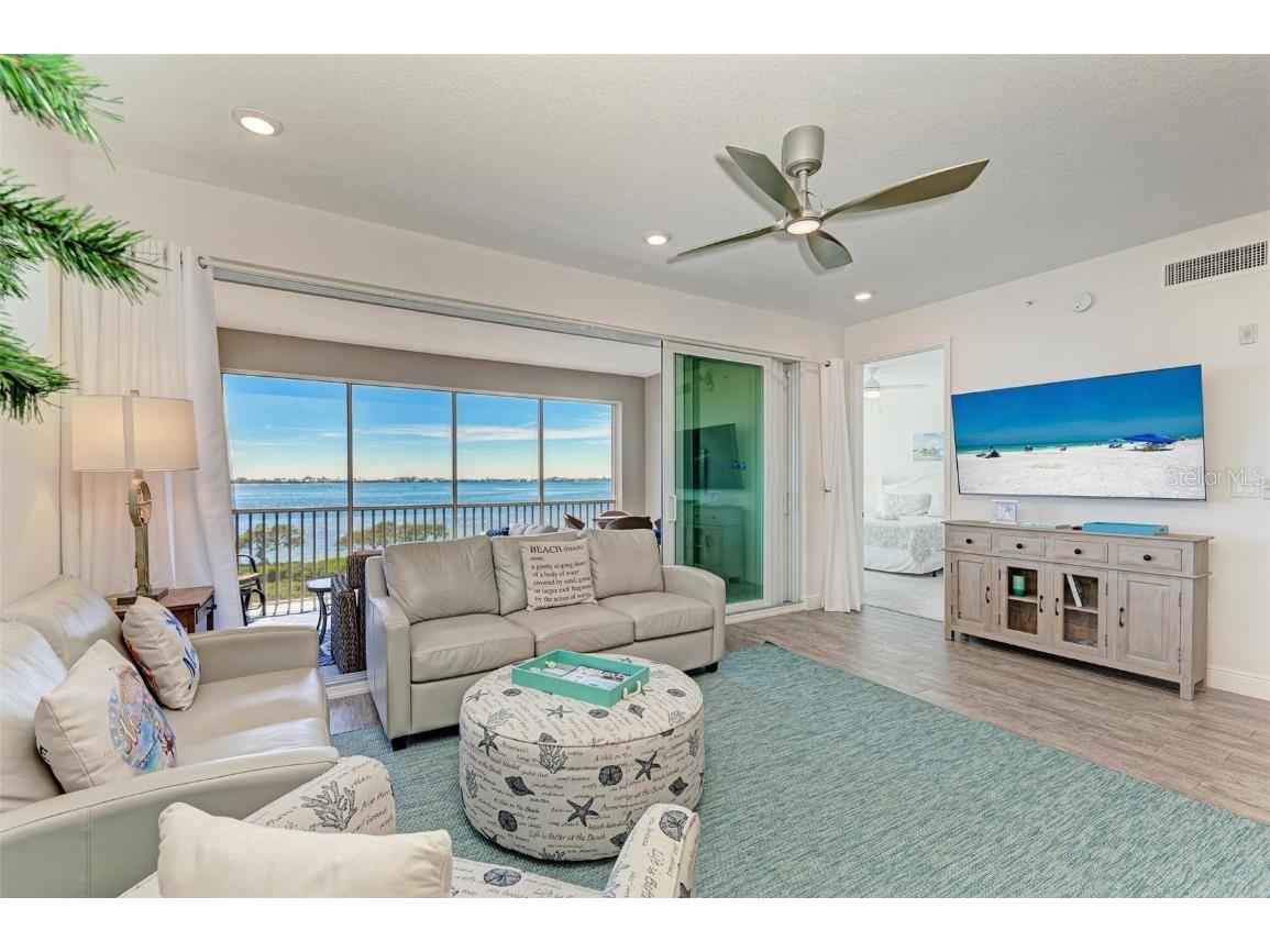 380 Aruba Circle #302 Bradenton FL 34209 - ANNA MARIA SOUND A4572482 image1