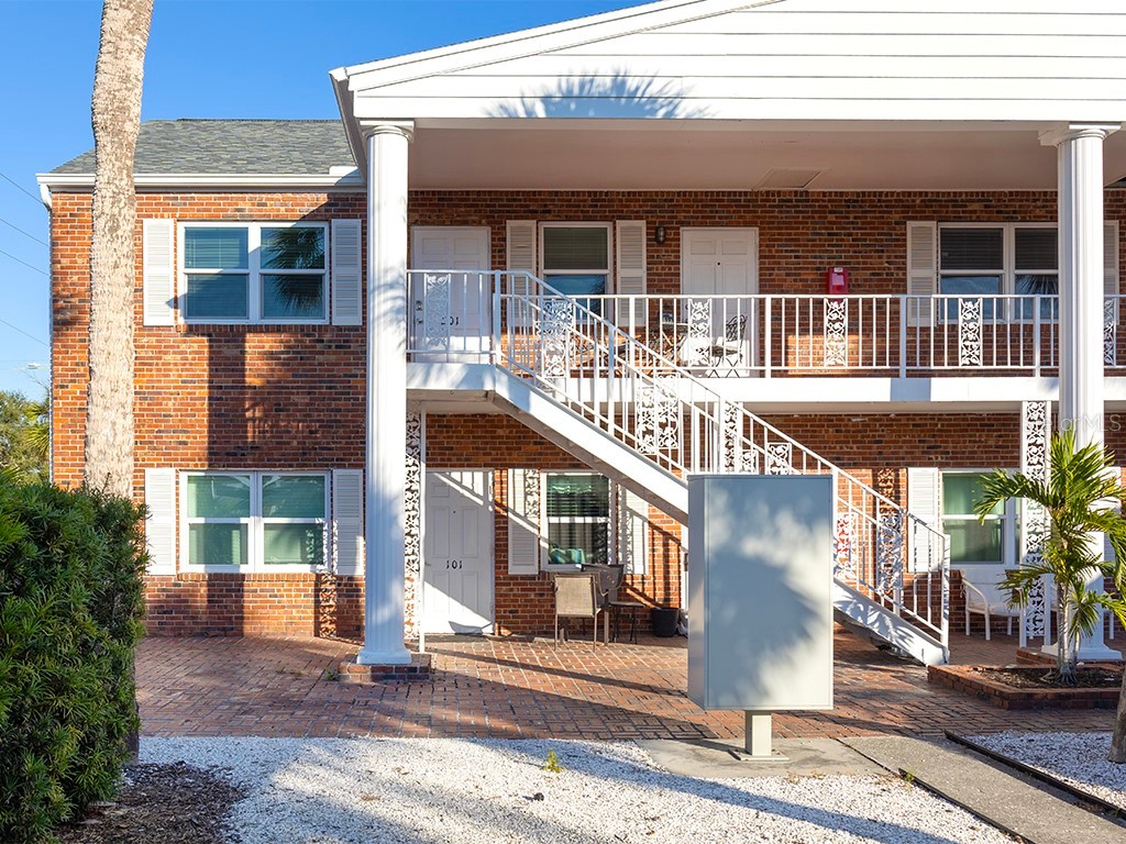 380 Base Avenue E #201 Venice FL 34285 A4674353 image1