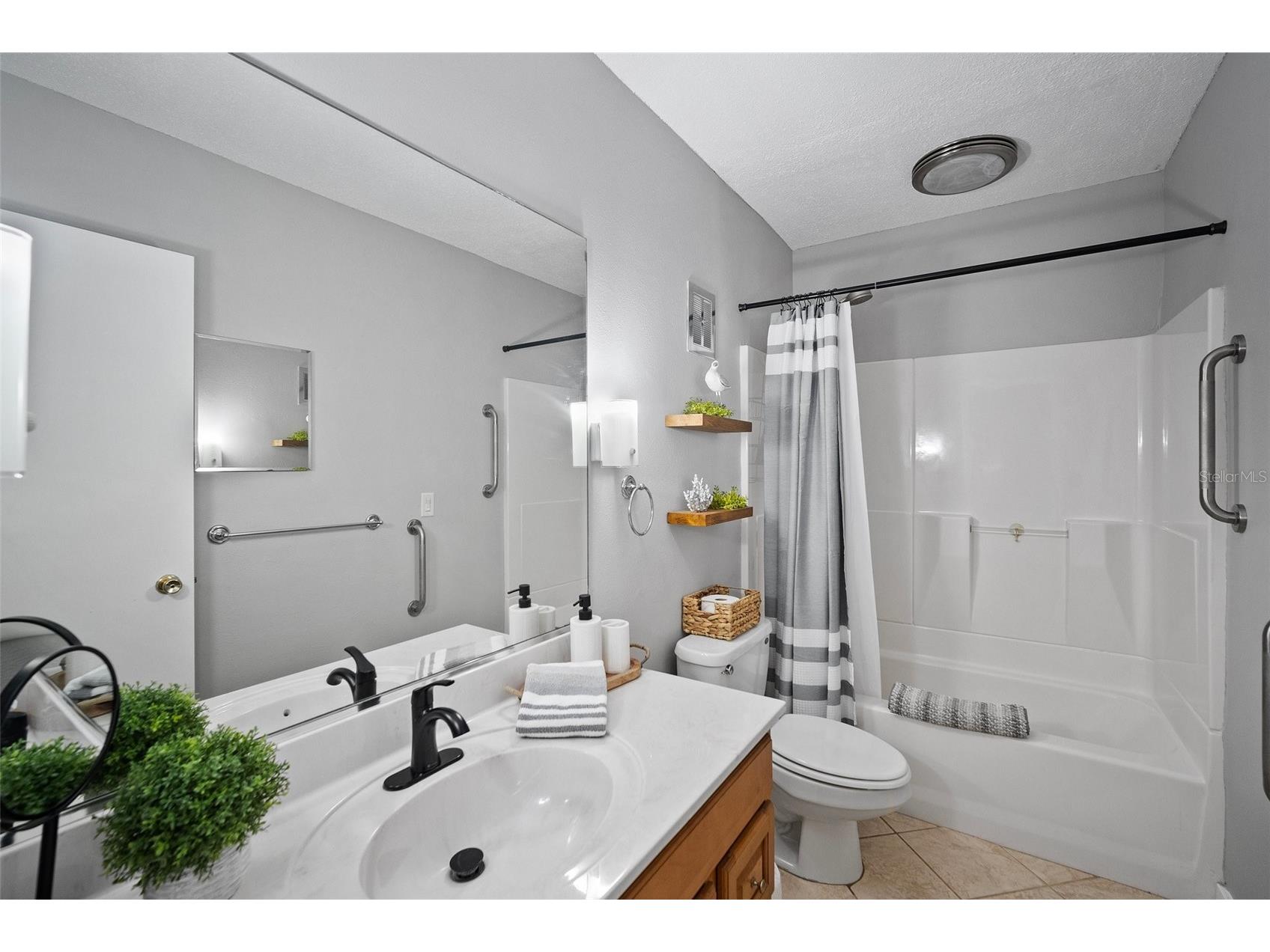 380 Base Avenue E #202 Venice FL 34285 C7525299 image12