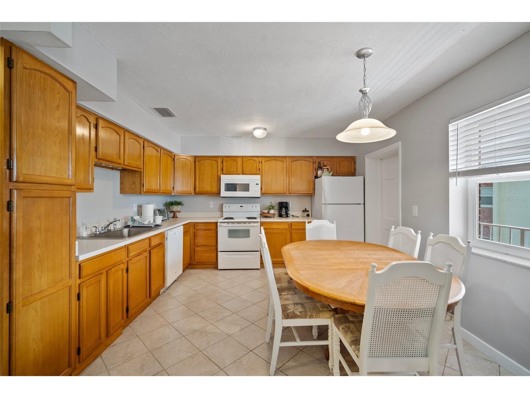 380 Base Avenue E #202 Venice FL 34285 C7525299 image5