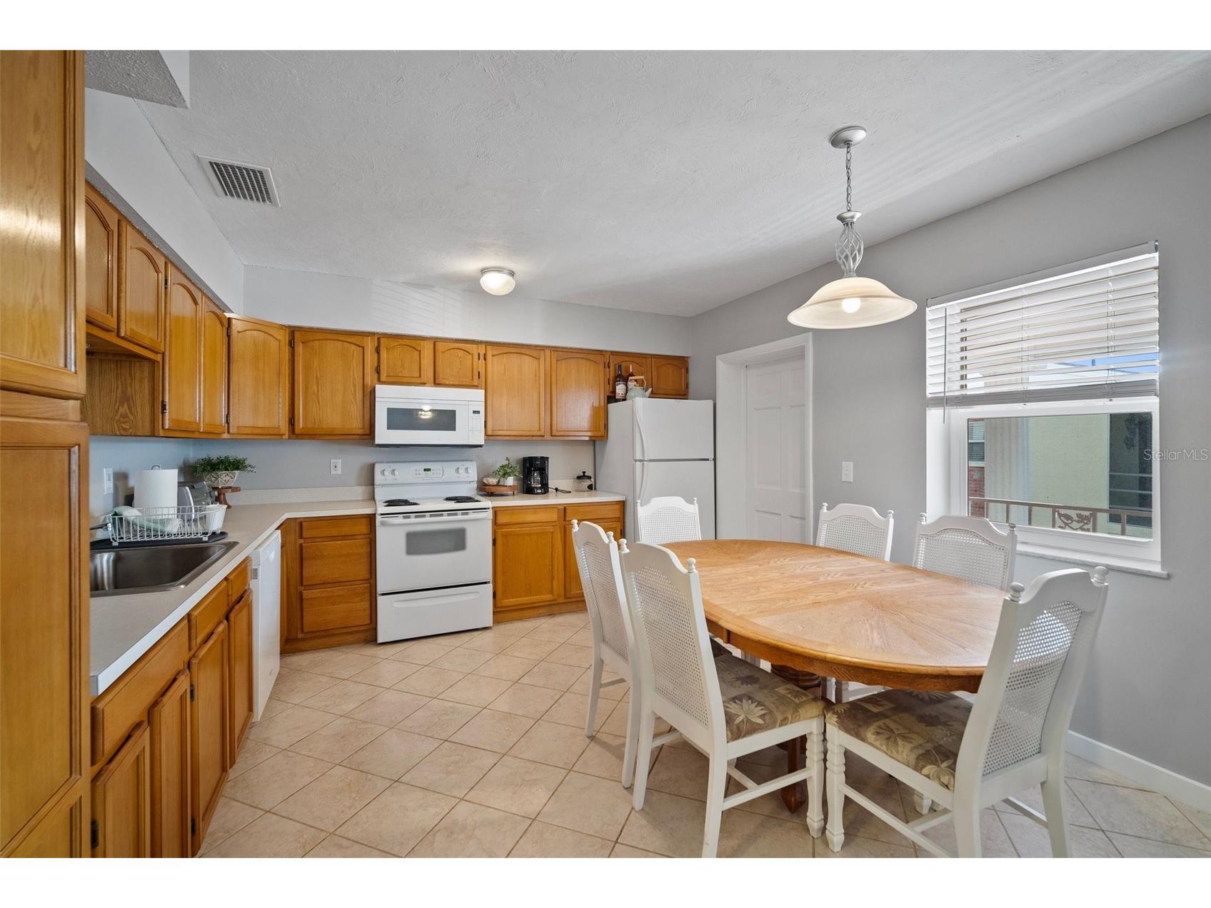 380 Base Avenue E #202 Venice FL 34285 C7525299 image6