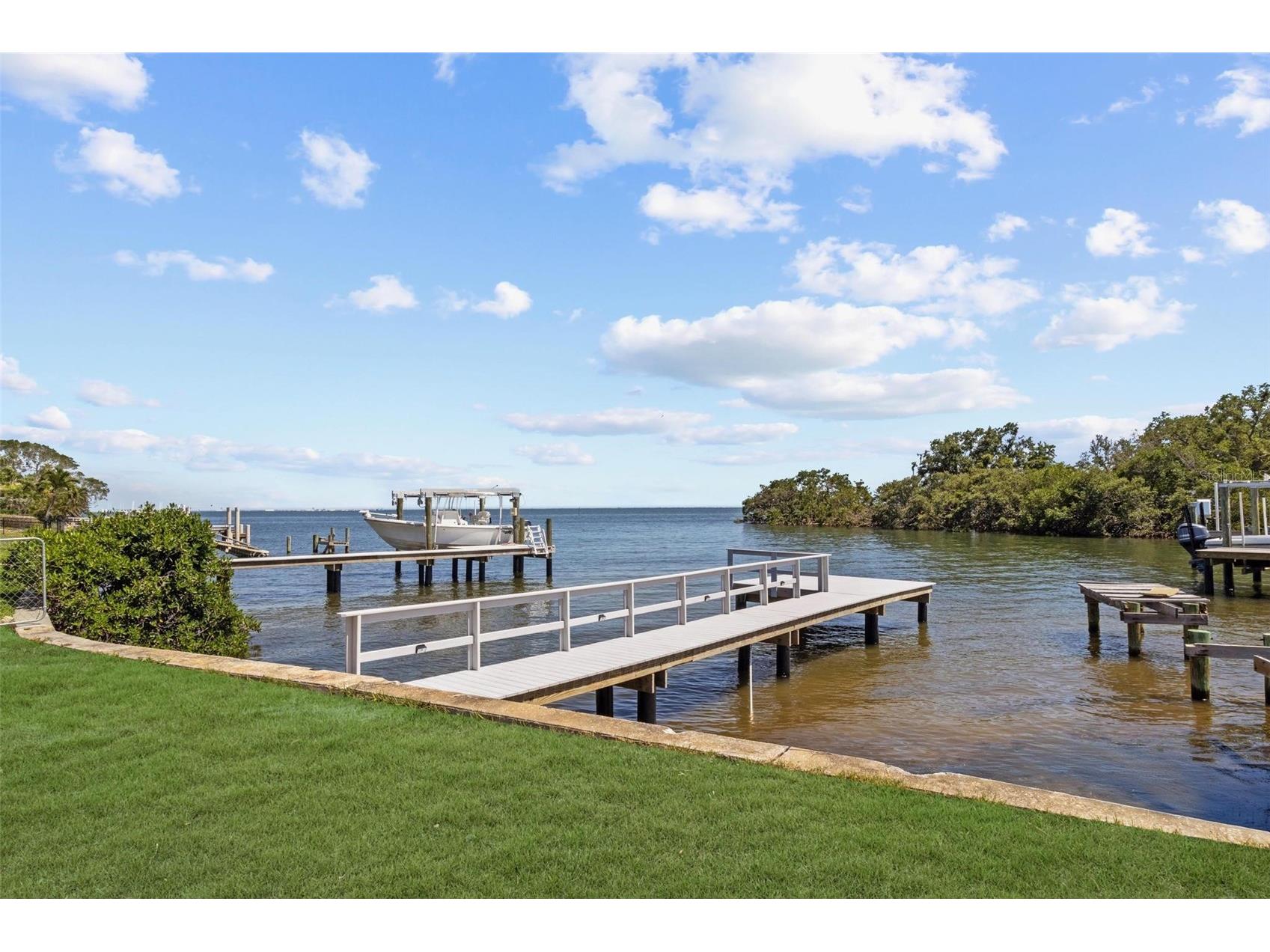 380 Colony Point Road S Saint Petersburg FL 33705 TB8471040 image3