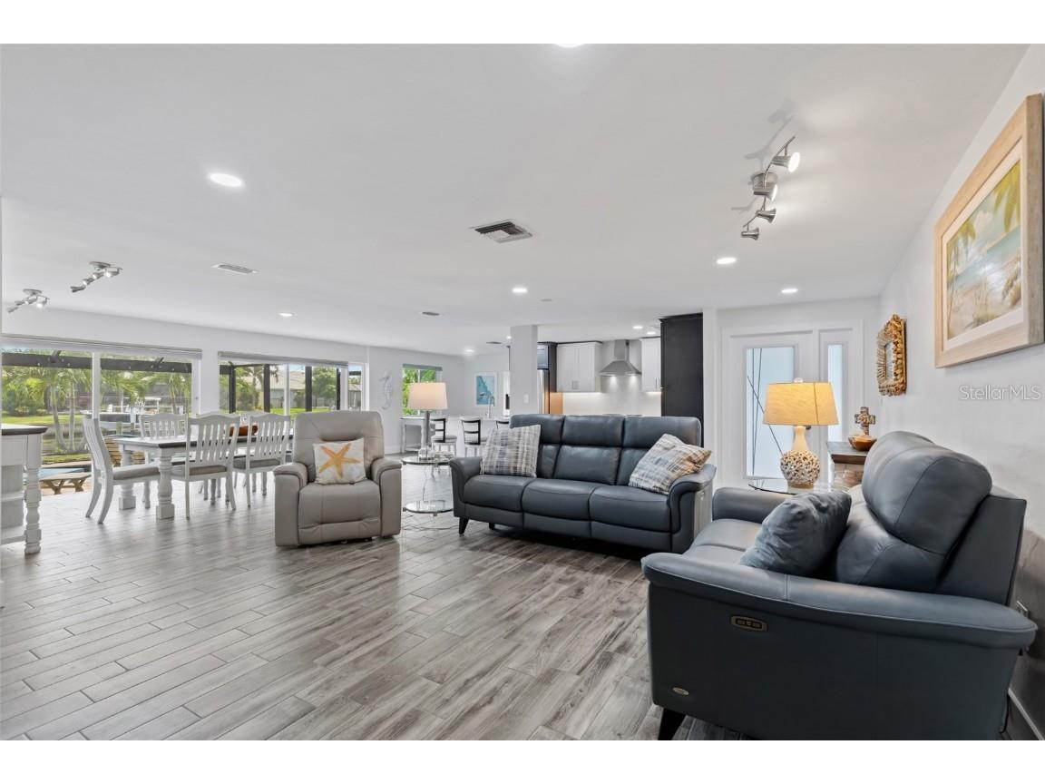 380 Coronado Drive Punta Gorda FL 33950 TB8435986 image6