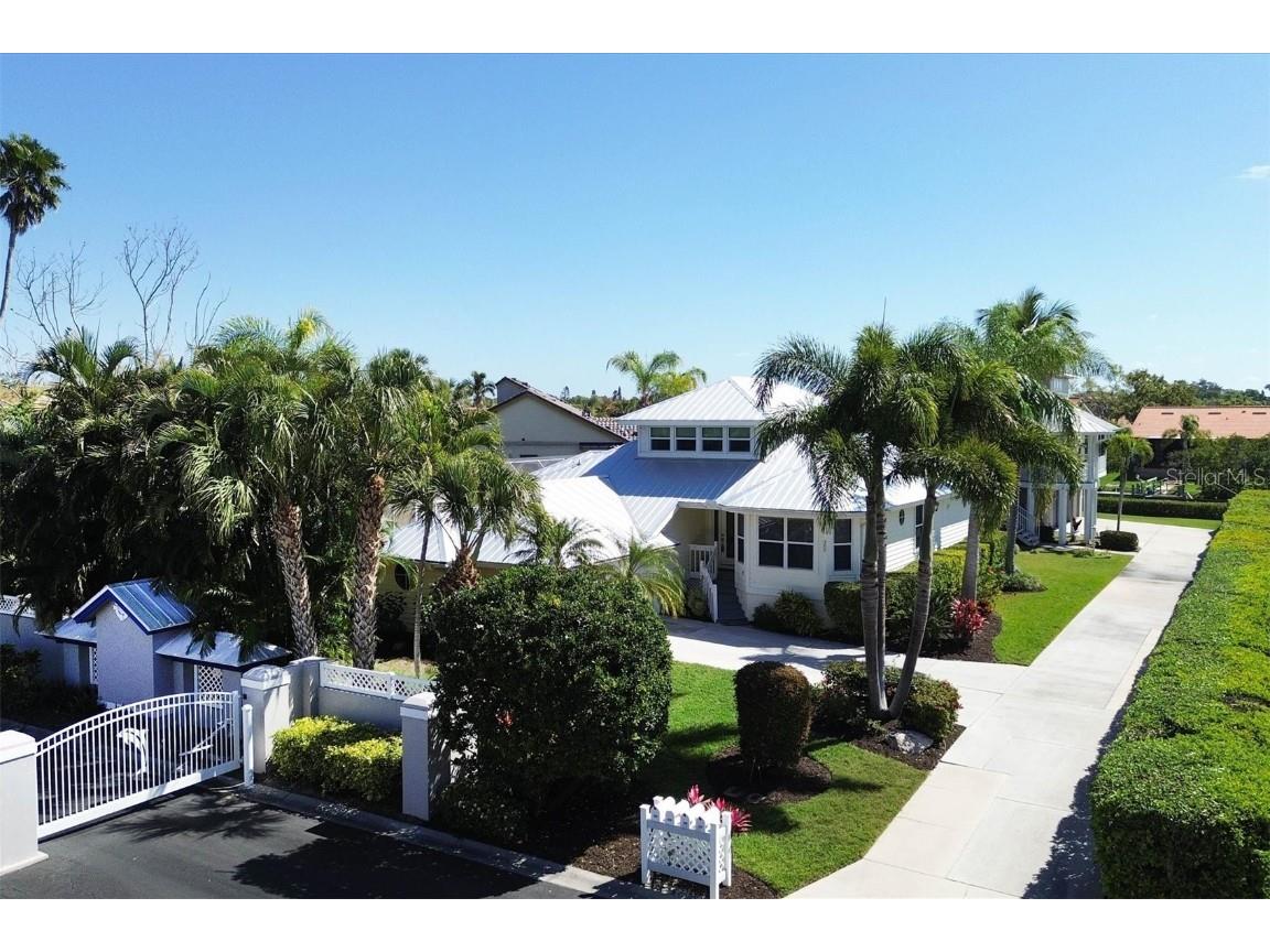 380 Dolphin Shores Circle Nokomis FL 34275 - THE INLETS MAIN CANAL A4604272 image1