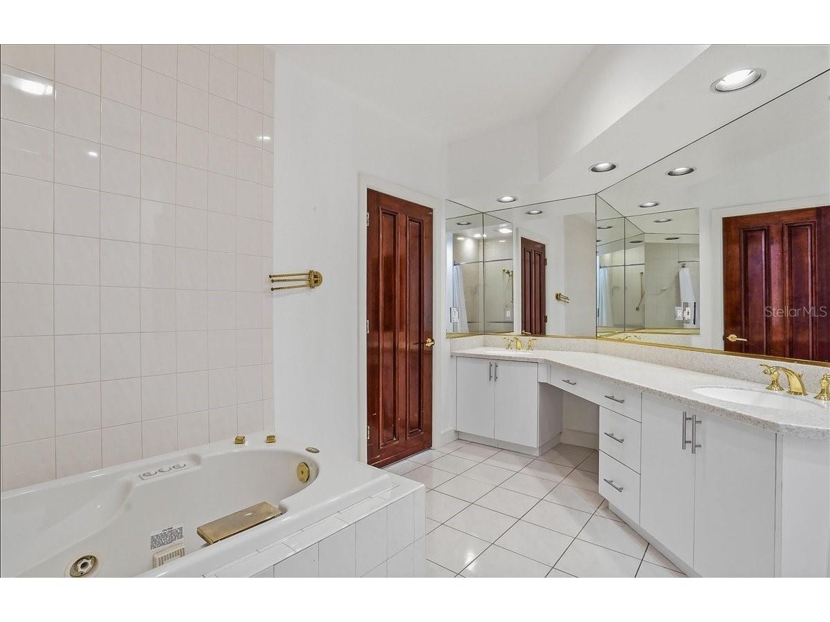 380 Gulf Of Mexico Drive #515 Longboat Key FL 34228 - SARASOTA BAY A4683391 image24