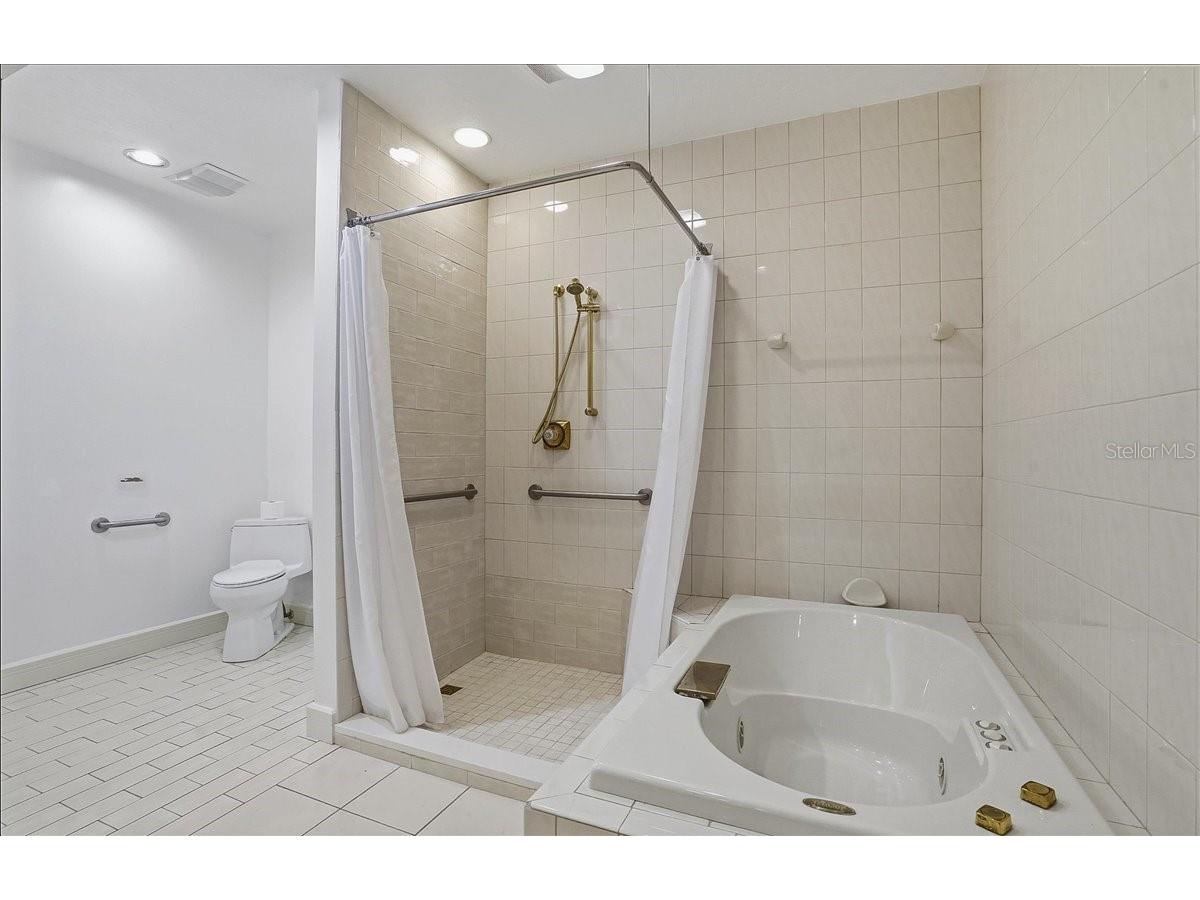 380 Gulf Of Mexico Drive #515 Longboat Key FL 34228 - SARASOTA BAY A4683391 image26