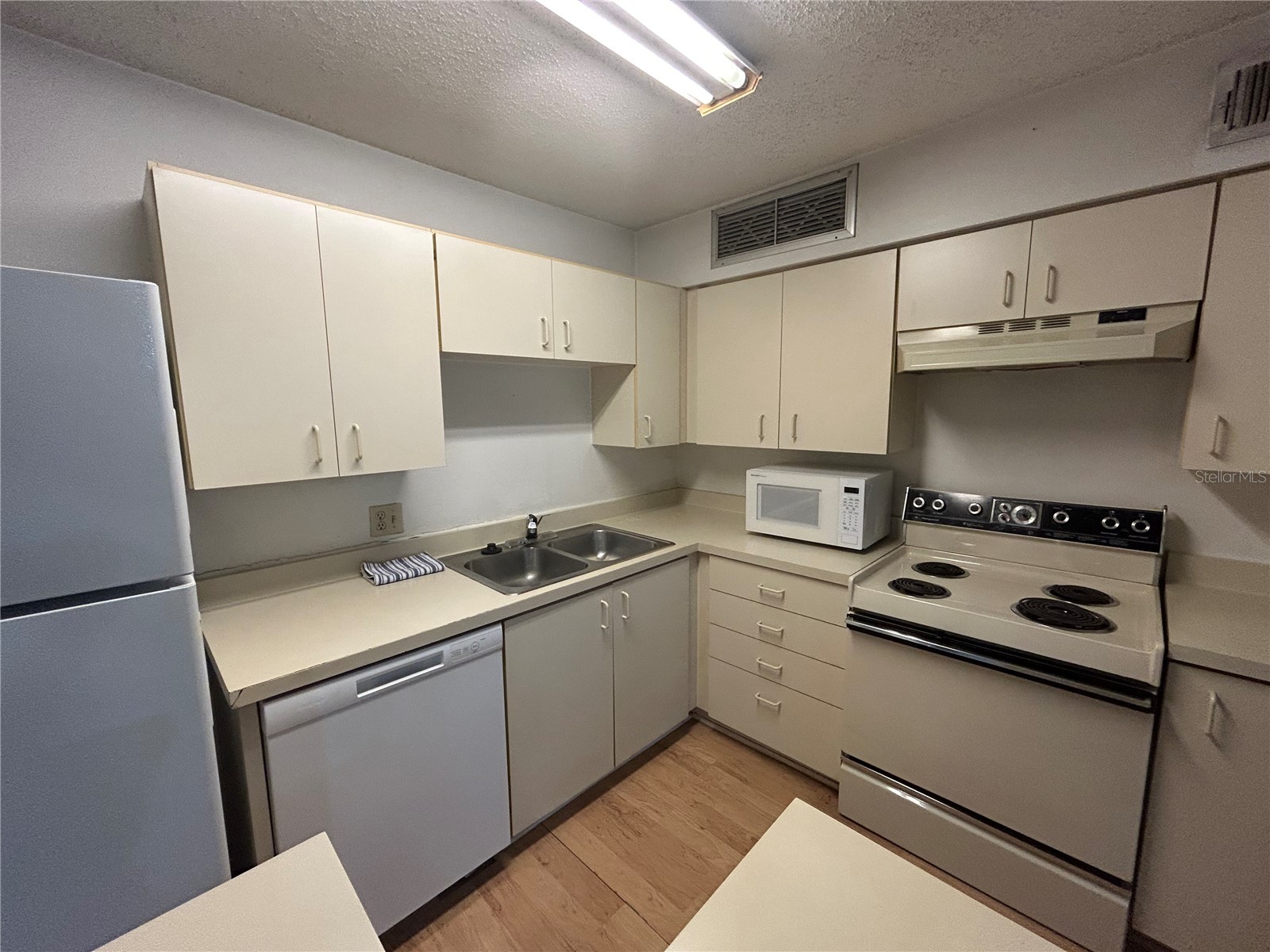 380 Lakepointe Drive #202 Altamonte Springs FL 32701 O6421275 image7
