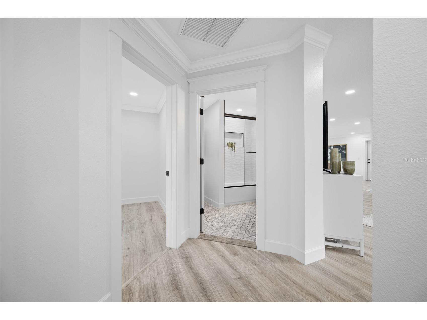 380 Villagrande Avenue S Saint Petersburg FL 33707 TB8526499 image54