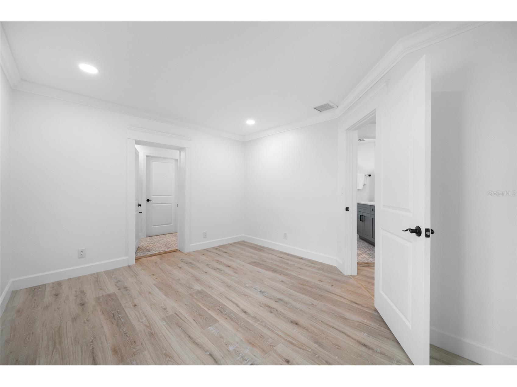 380 Villagrande Avenue S Saint Petersburg FL 33707 TB8526499 image55