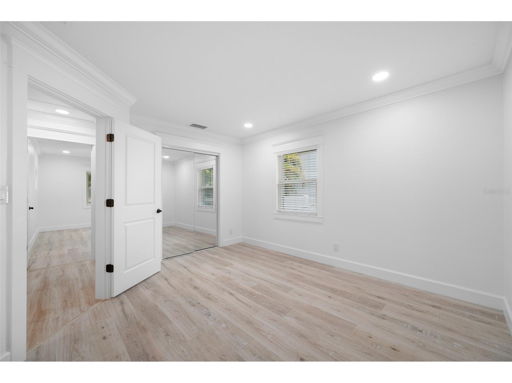 380 Villagrande Avenue S Saint Petersburg FL 33707 TB8526499 image57