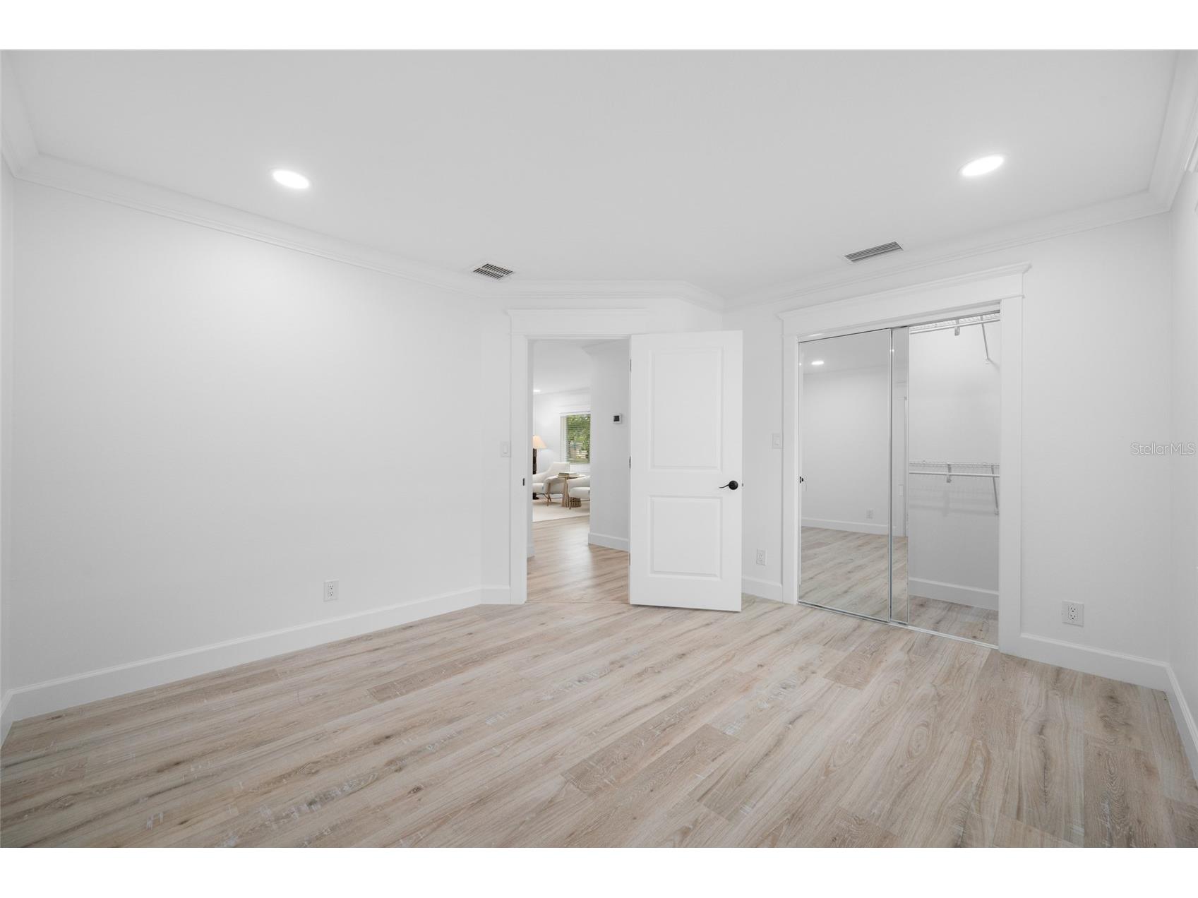 380 Villagrande Avenue S Saint Petersburg FL 33707 TB8526499 image58