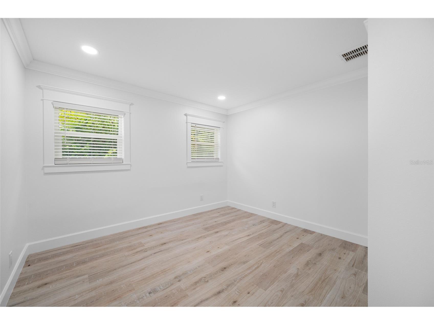 380 Villagrande Avenue S Saint Petersburg FL 33707 TB8526499 image63