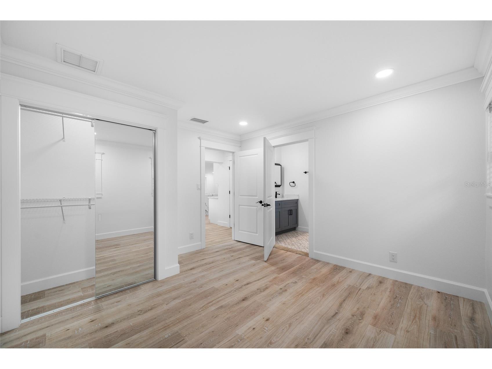 380 Villagrande Avenue S Saint Petersburg FL 33707 TB8526499 image64