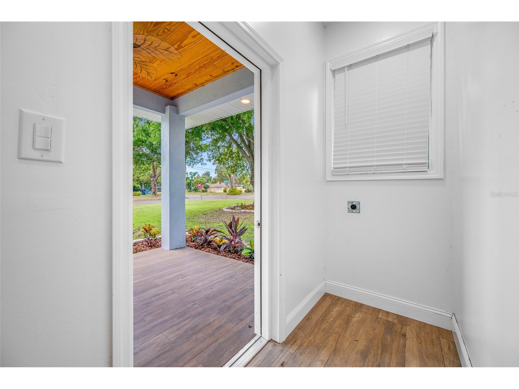 380 Villagrande Avenue S Saint Petersburg FL 33707 TB8526499 image68