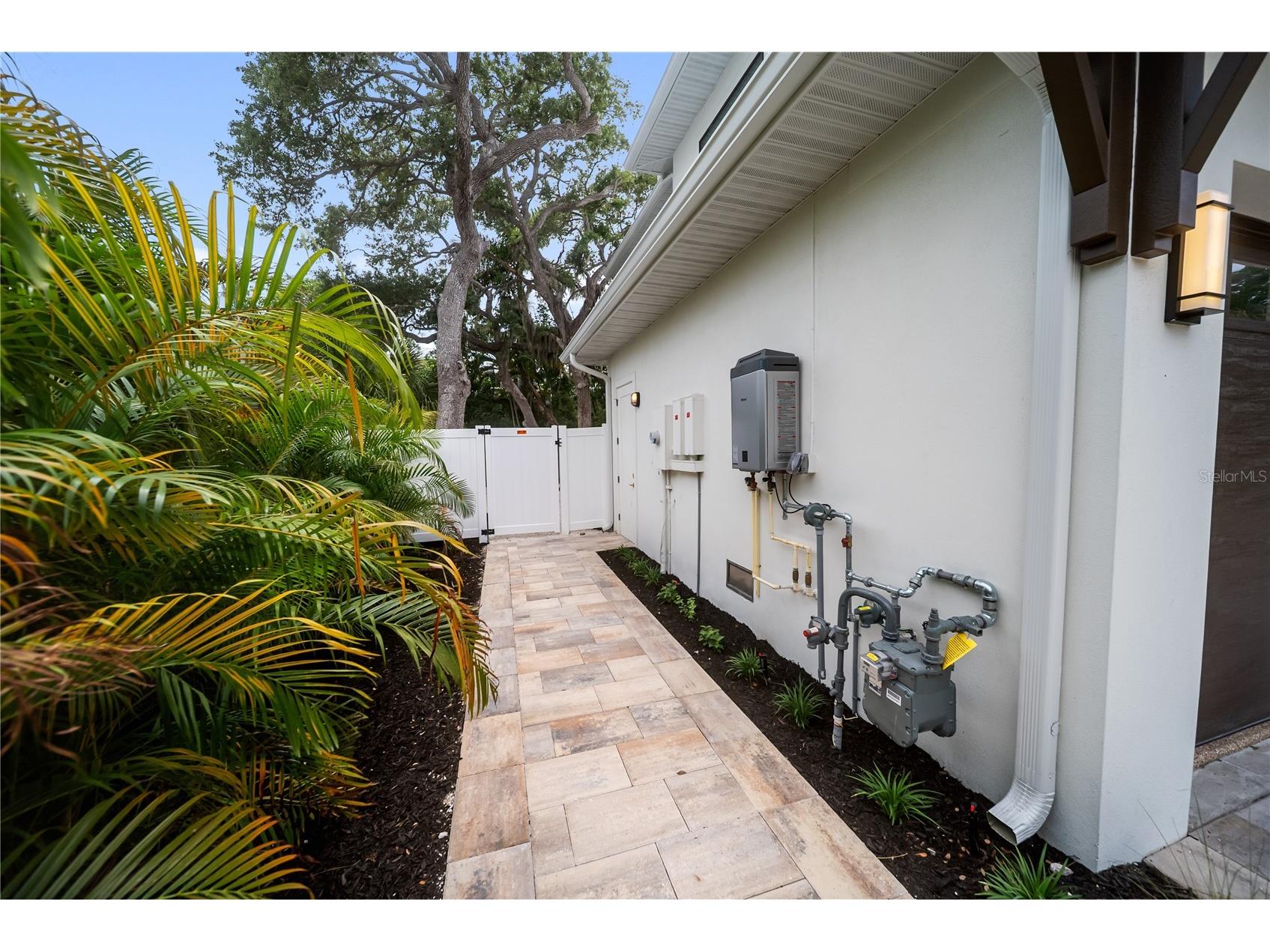 3800 Flores Avenue Sarasota FL 34239 A4695844 image100