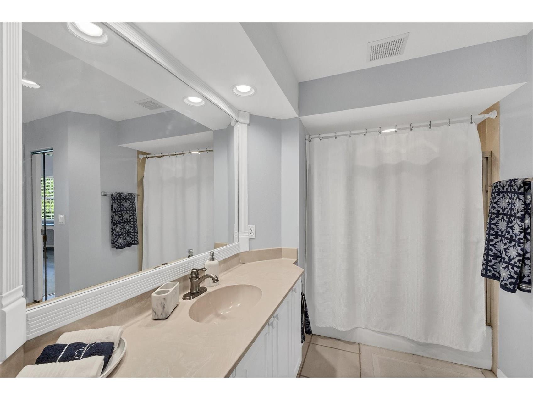 3803 54th Drive W #203 Bradenton FL 34210 A4686840 image19