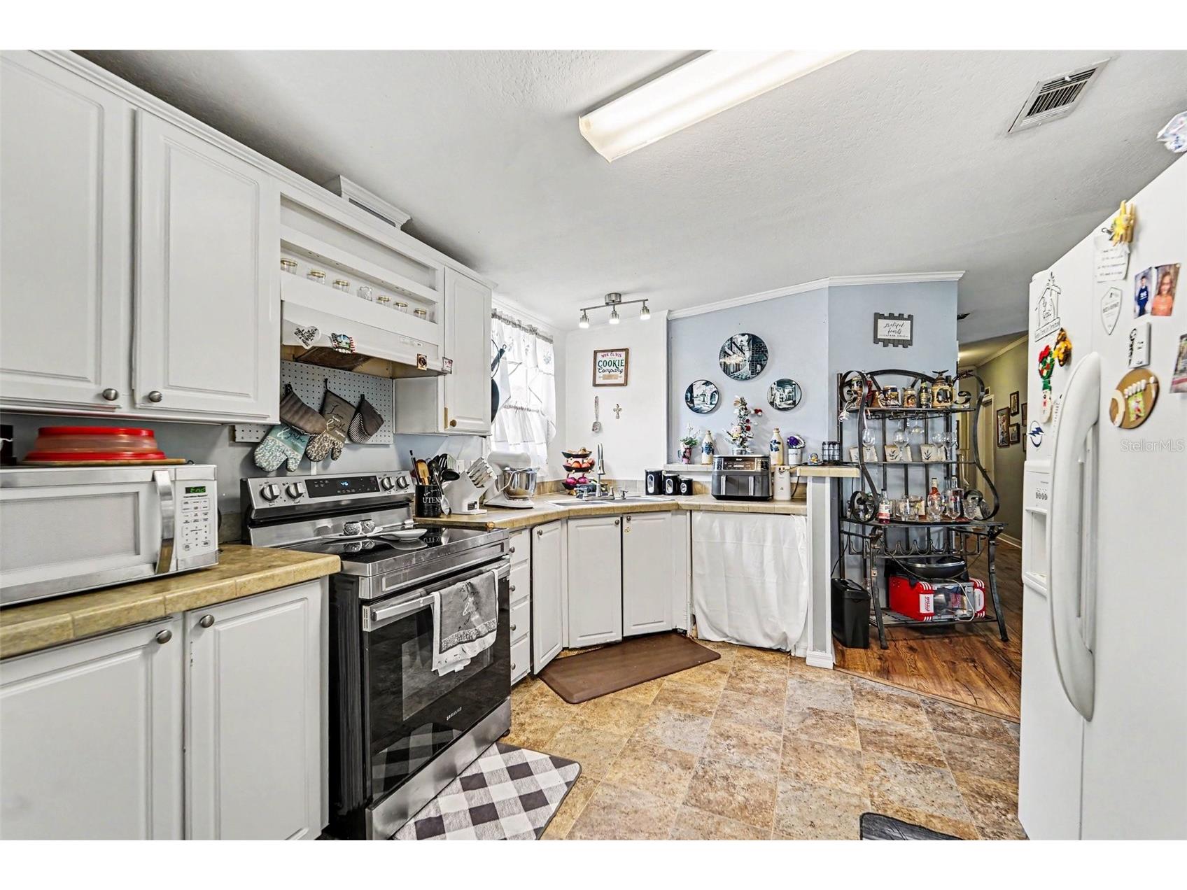 38030 Lawanda Loop Zephyrhills FL 33542 TB8517127 image2
