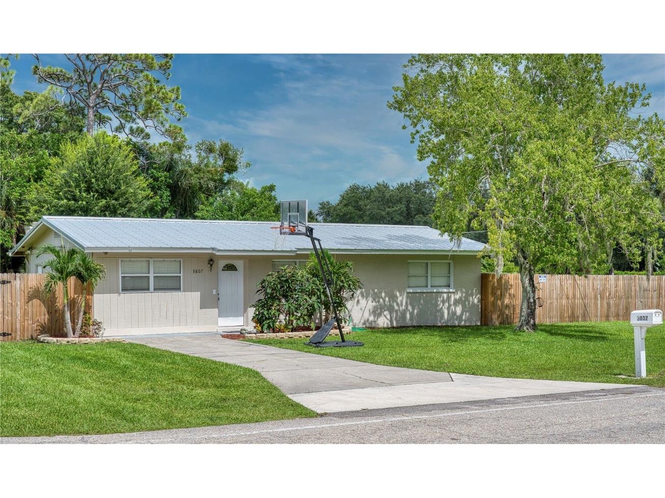 3807 37th Street E Bradenton FL 34208 A4618111 image1