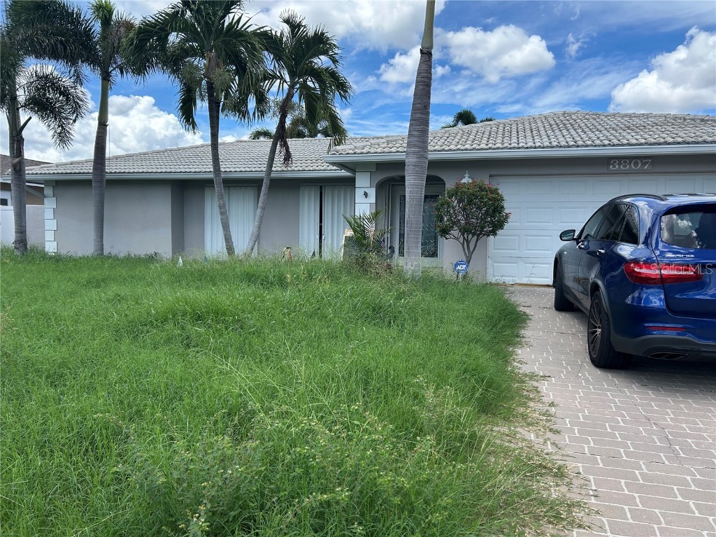 3807 48th Avenue S Saint Petersburg FL 33711 TB8423313 image1