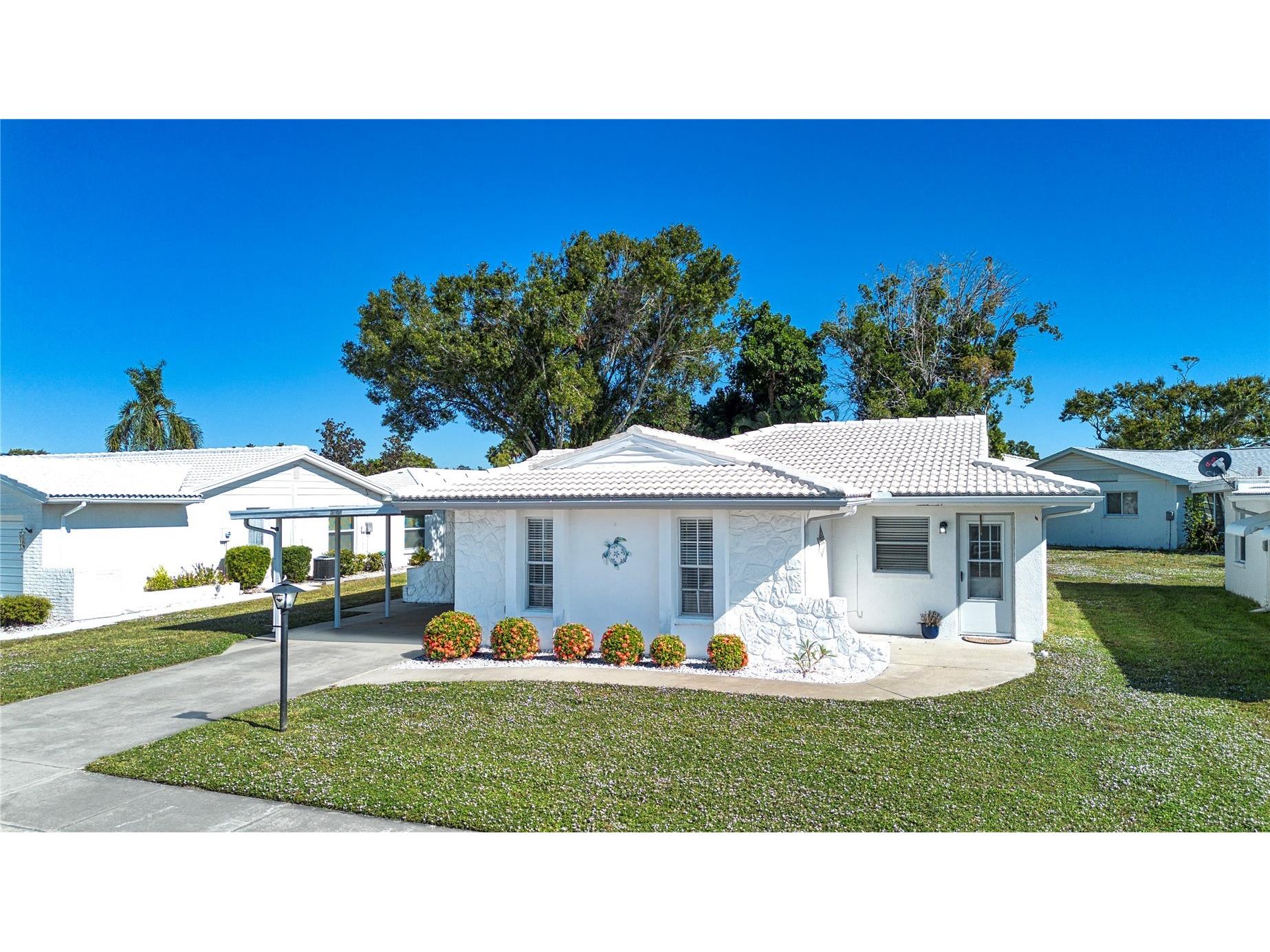 3807 Joyce Drive Bradenton FL 34208 A4681712 image1