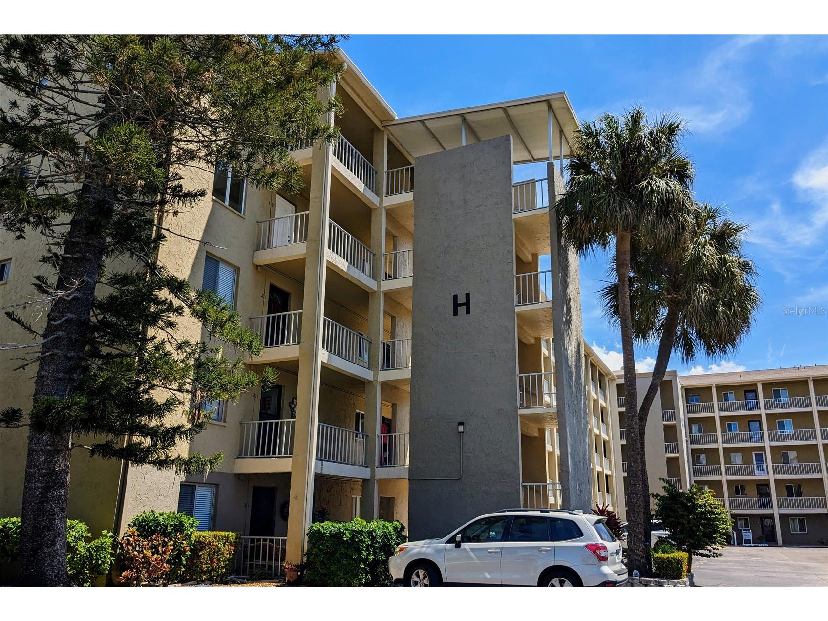3807 Lake Bayshore Drive #H-416 Bradenton FL 34205 A4685814 image1