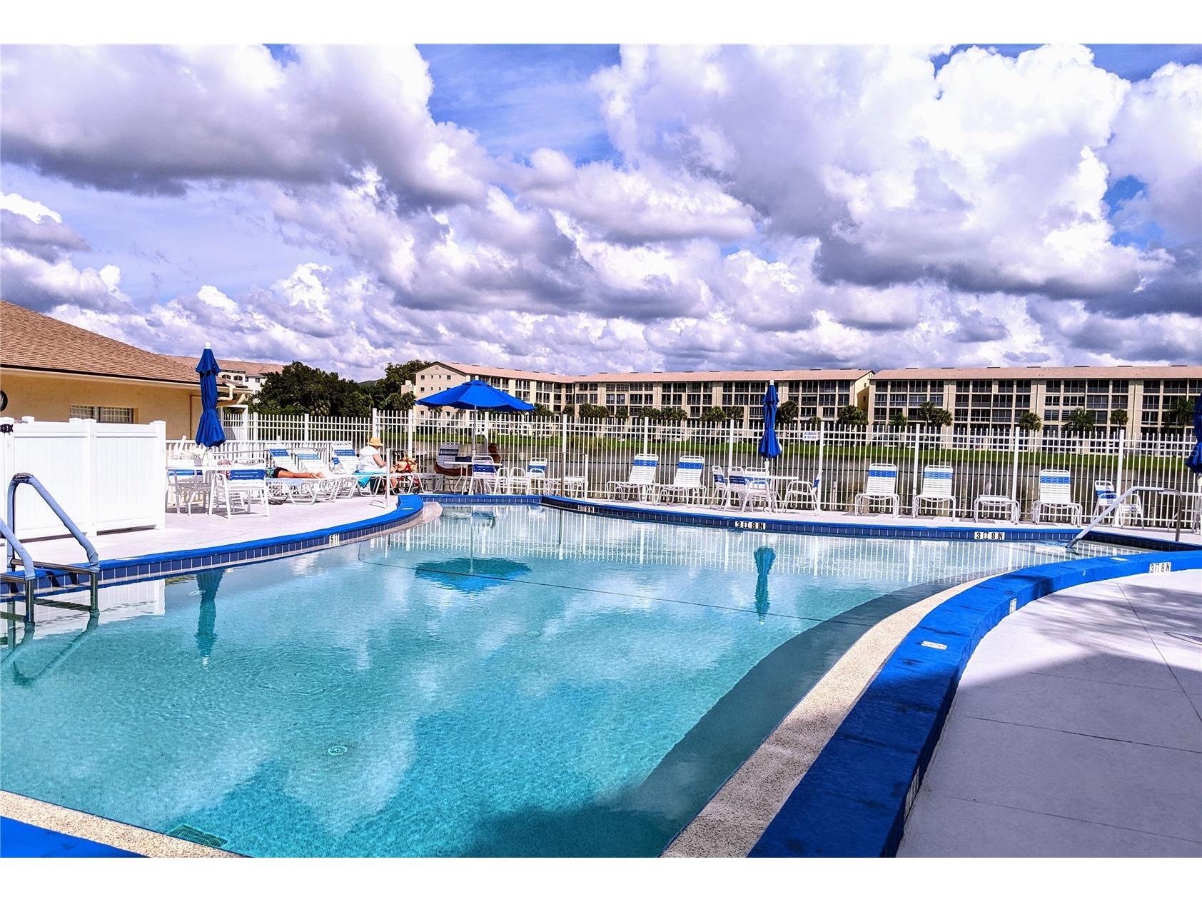 3807 Lake Bayshore Drive #H-416 Bradenton FL 34205 A4685814 image35