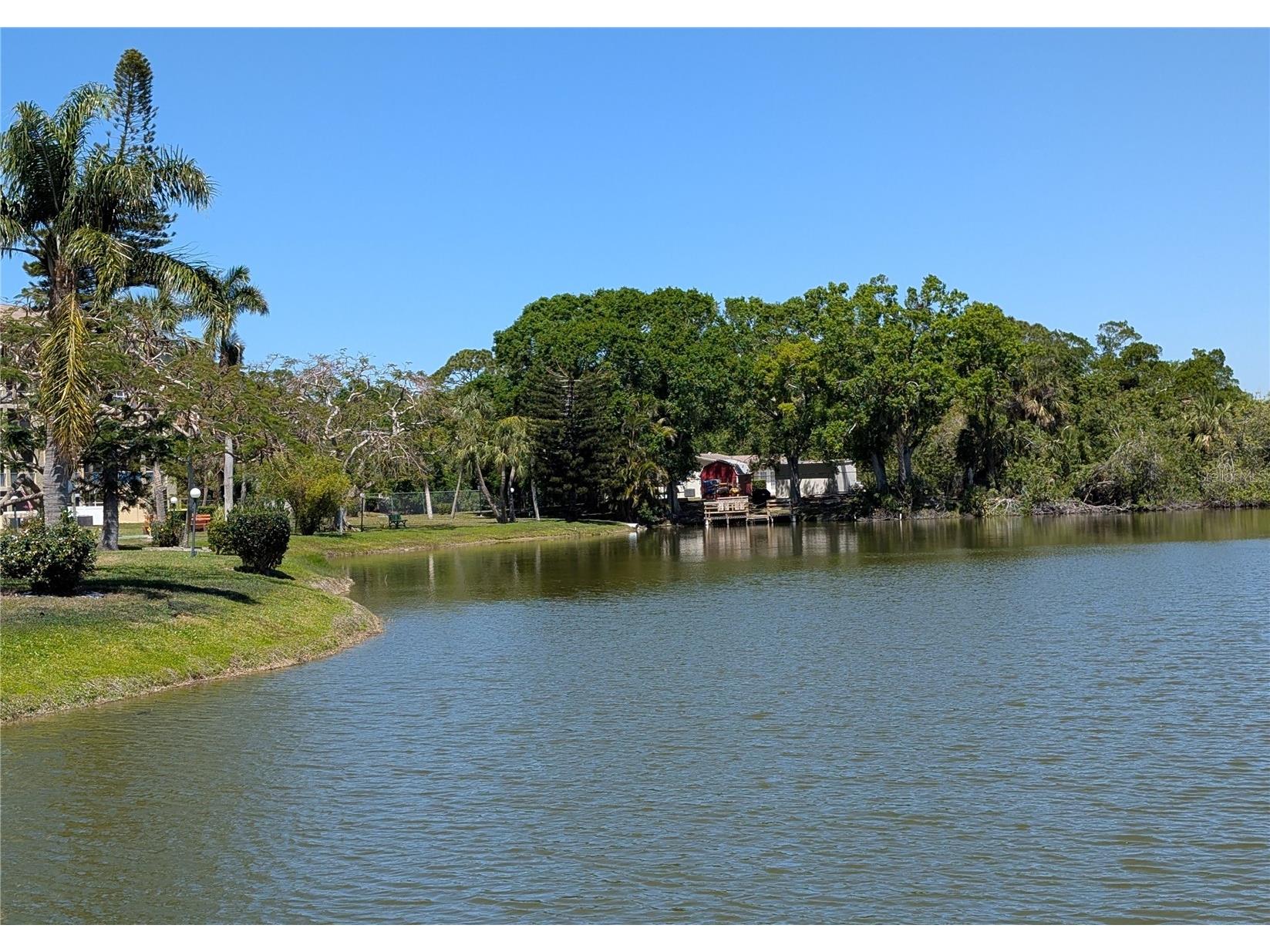 3807 Lake Bayshore Drive #H-416 Bradenton FL 34205 A4685814 image38