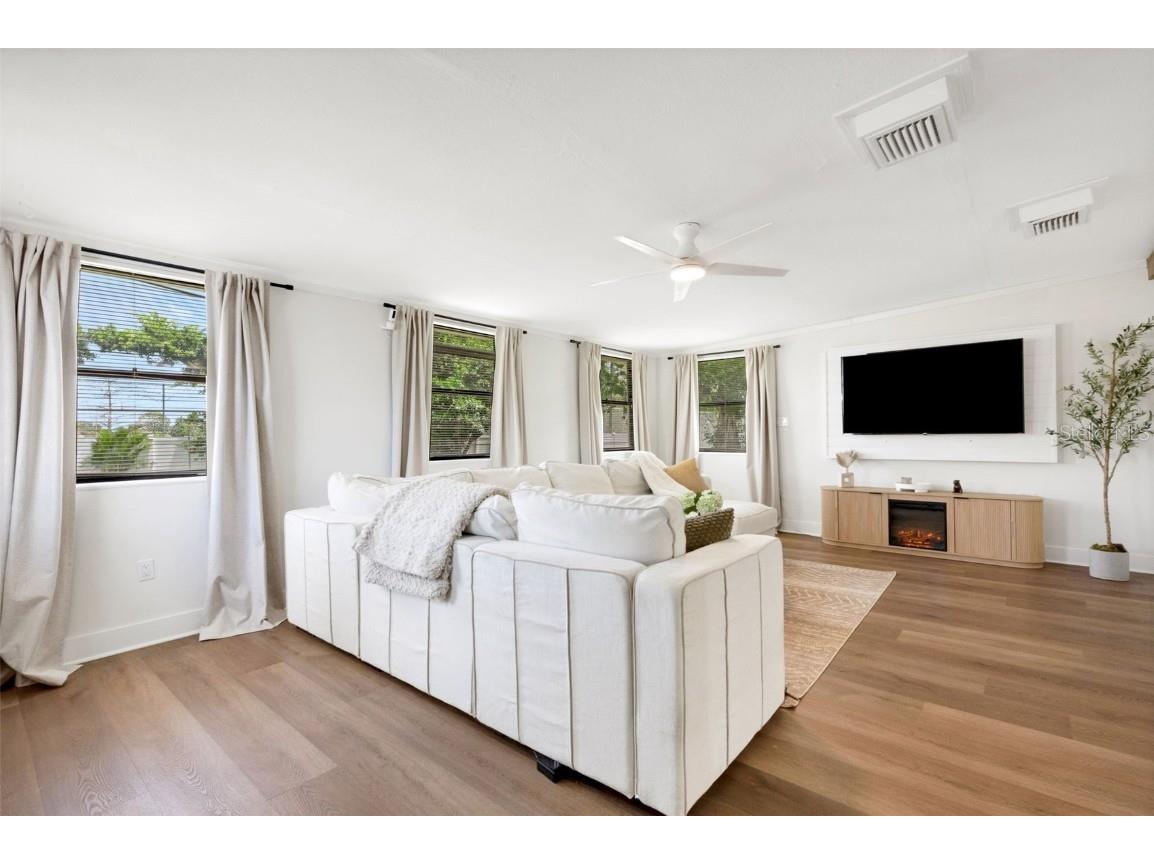 381 Kingfish Drive SE Saint Petersburg FL 33705 TB8414298 image16