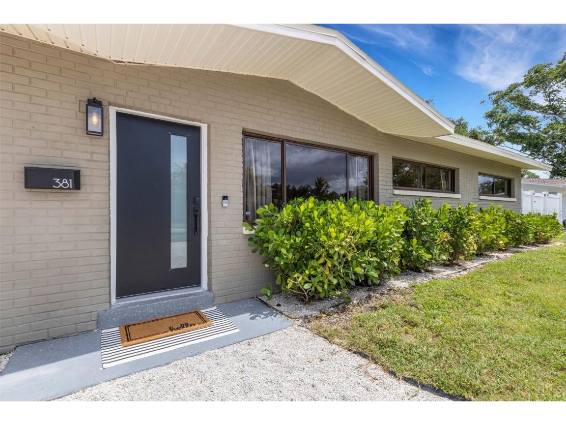 381 Kingfish Drive SE Saint Petersburg FL 33705 TB8414298 image3