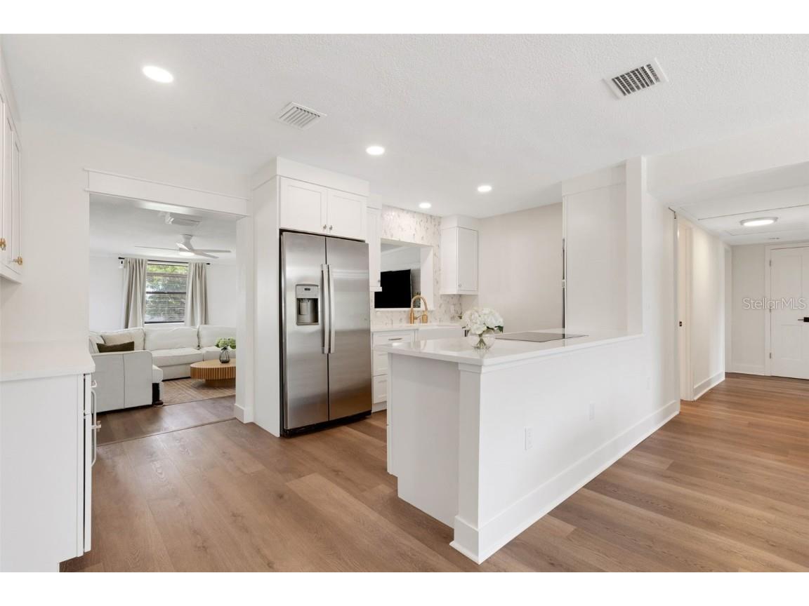 381 Kingfish Drive SE Saint Petersburg FL 33705 TB8414298 image9