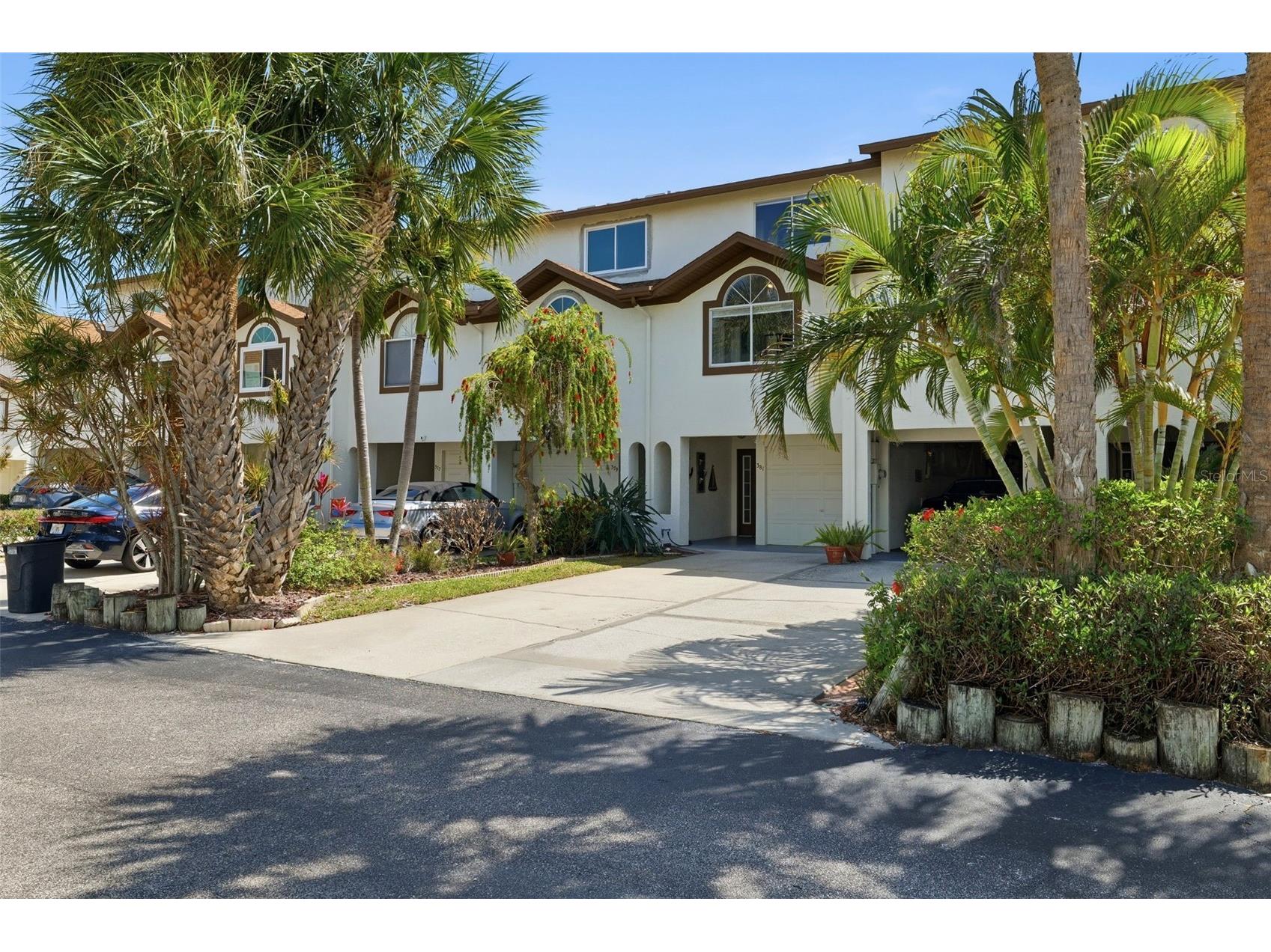 381 Madeira Circle Tierra Verde FL 33715 TB8498728 image1