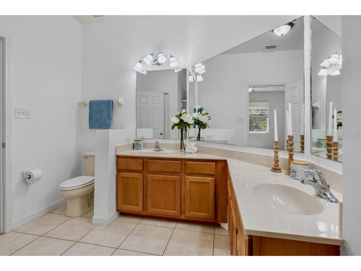 3811 Parkridge Circle #2-104 Sarasota FL 34243 A4660878 image24