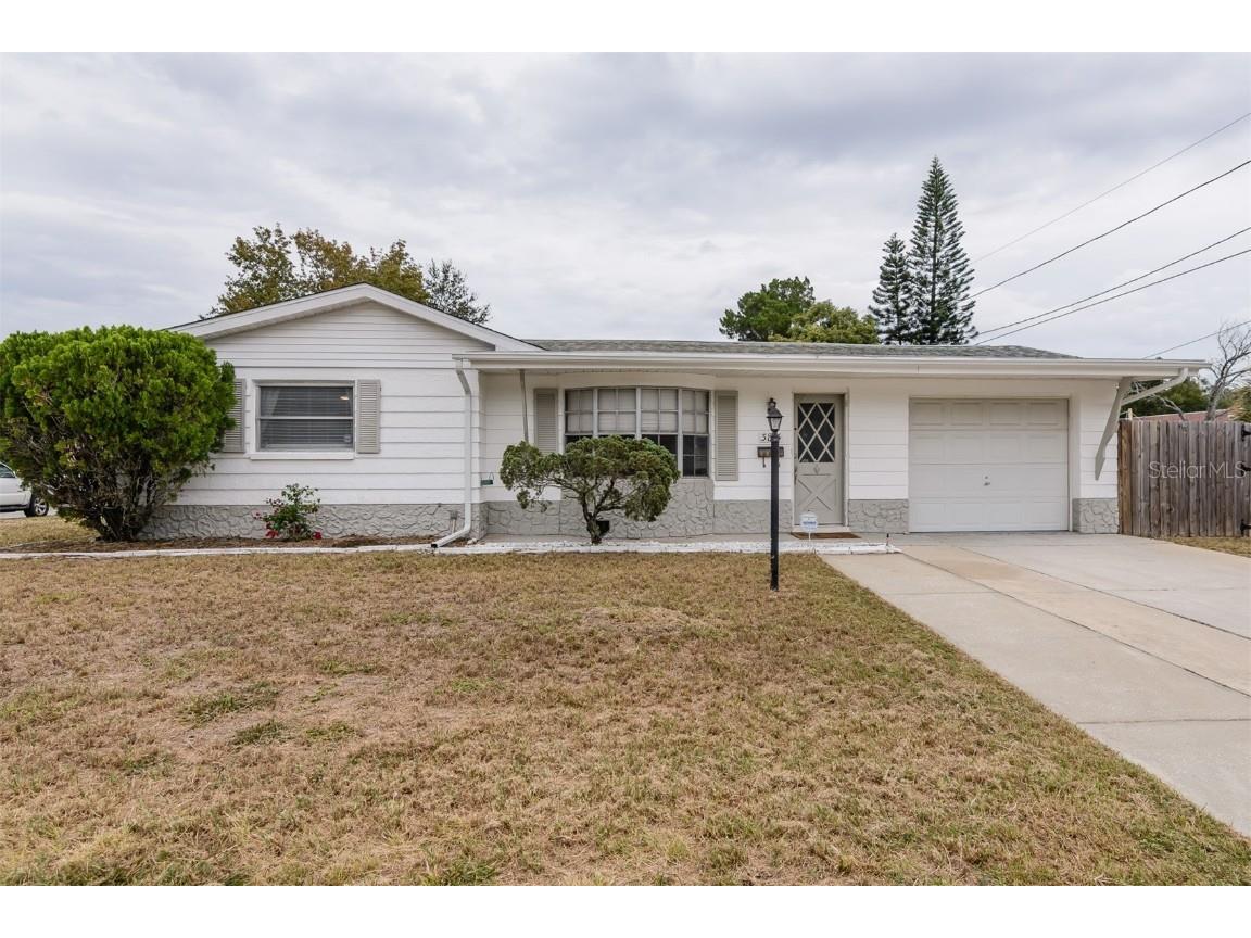 3813 Beacon Square Drive Holiday FL 34691 W7858821 image1