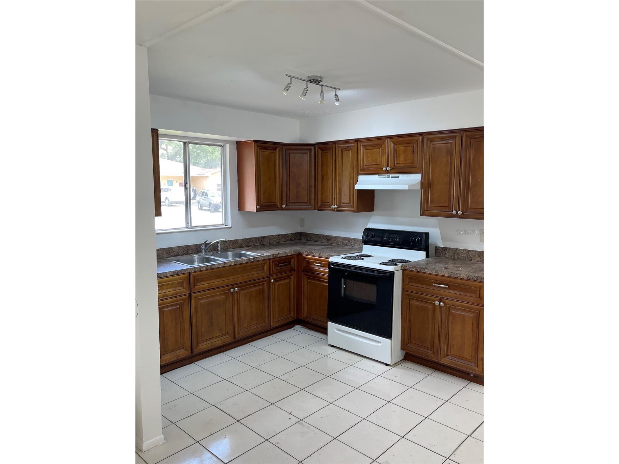 3814 Valley Tree Drive Tampa FL 33610 TB8436806 image5